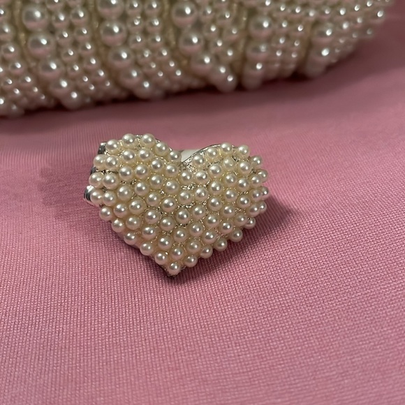 NWOT Ivory/white Pearl Clutch with Matching Heart Pearl Ring - Picture 7 of 8